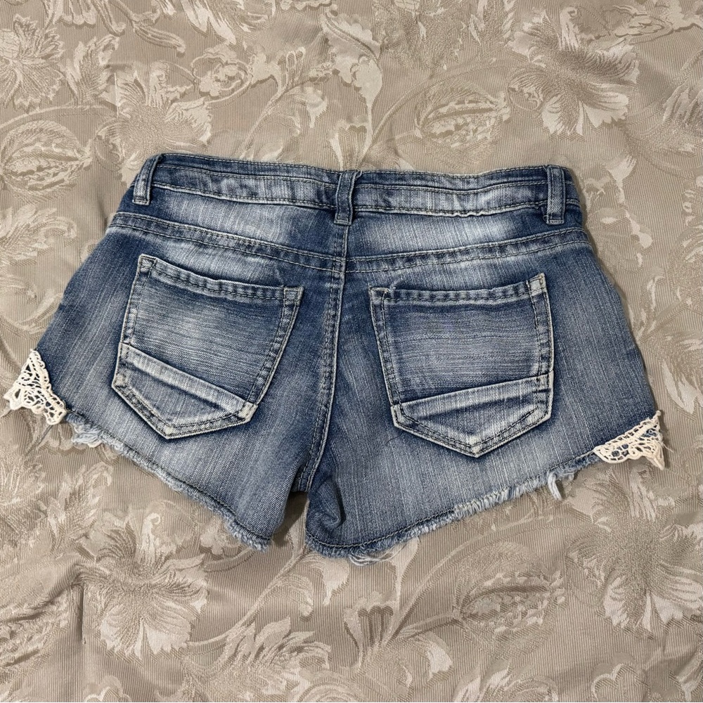 Vanilla Star Blue Denim Jean Shorts With Lace Inserts Size 5 - Picture 2 of 6